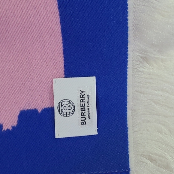 Burberry Love Scarf Authentic NWT - Picture 3 of 9
